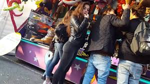 Candid a perfect teen girl bubble butt in black jeans with his boyfriend  while they are shopping - XNXX.COM