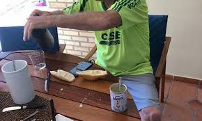 Jair bolsonaro toma café da manhã com leite condensado (reprodução). O Merchan Informal De Bolsonaro Epoca