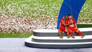 Select from premium joshua kimmich of the highest quality. Champions League Bayern Taut Auf Im Lametta Regen Sport Sz De