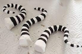 A project that can easily be completed within an hour. Diy Beetlejuice Potted Sand Worm Beetlejuice Halloween Diy Halloween Decorations Halloween Deco