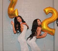 Classy Birthday Photoshoot With Friends Pin By Kisha On Photo Shoot Ideas 9 Friends 21st Birthday Photoshoot Birthday Photoshoot Carnival Outfits