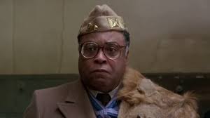 Dumating ang Hari ng Zamunda (James Earl Jones) sa New York