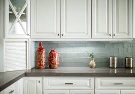 Our subway tile backsplashes take you beyond ordinary makeovers into striking kitchen or bathroom renovation looks in just hours. Contemporary White Kitchen With Silver Subway Tiles Contemporary Kitchen Miami By Simple Steps Houzz