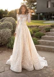 La magnificenza dei ricami e la leggerezza dei tessuti impalpabili si fondono sui nuovi abiti da sposa zuhair murad 2020. Abiti Da Sposa Come Scegliere Il Proprio E Tutte Le Collezioni 2020 Io Donna