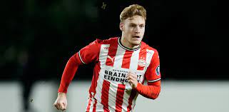 De eerste vier spelen bij elkaar. Psv Nl Psv Promote Yorbe Vertessen To First Team Squad