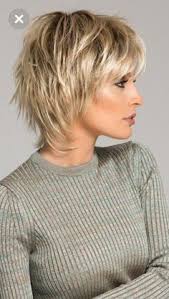 Ihre langen und stufigen locken milder die rundung in ihrem. Frische Kurze Haare Ideen Tumblr Neue Haare Modelle Kurze Haare Ideen Haarschnitt Rundes Gesicht 50er Frisur