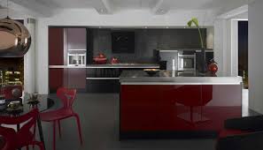 Pour concevoir une cuisine rouge on peut le faire avec de belles façades d'un rouge flamboyant, avec la peinture où les nuances de rouge riches. Cuisine Rouge Bordeaux 16 Modeles Pour Vous Inspirer