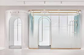 This Click And Mortar Shop Optimizes Floor Space By Turning Fitting Rooms Into Hallways Retail Interior Salon Interior Design Shop Interiors