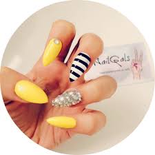Black And White Striped Nails Yellow And Black And White Stripes X Swarovski Accent Stiletto Nails Black And White Nail Designs Stiletto Nails Summer Nails
