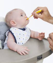 A Quel Age Et Comment Commencer La Diversification Alimentaire Diversification Alimentaire Bebe Nutrition Bebe Diversification Alimentaire