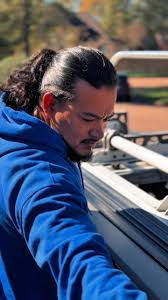 For this beautiful estate in Lakeland, Tennessee, we paired GAF Timberline  HDZ in Mission Brown with custom sable gray accent metals, adding depth to  the brick and character to the exterior design.💯