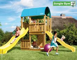 Spielhaus Farm Mit Gelber Rutsche Von Jungle Gym Wer Traumt Nicht Vom Eigenen Kletterhaus Im Garten Mit Dem Spielhaus Farm Von J Spielturm Spiele Spielhaus