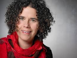 Lori Beattie's Instagram, Twitter & Facebook