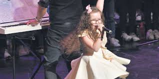 5 989 449 просмотров 5,9 млн просмотров. Emma Cerchi Gagnante De The Voice Kids Plus Je Grandis Plus Je Perds La Vue