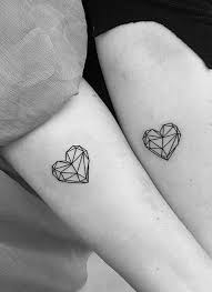 Tatuajes Para Parejas Disenos Y Significados Originales En 2020 Tatuajes De Parejas Tatuaje Novios Tatuajes Elegantes