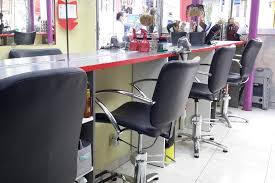 Huiles précieuses et naturelles dans votre salon. Coiffure Afro Pres De Metro Barbes Rochechouart Paris Treatwell