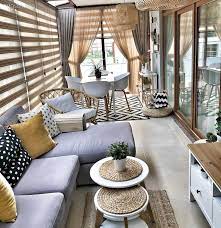 kis bahcesi dubleks evler gri beyaz sari kahverengi uzanma koltuklu kose kose koltuk sehpa supla ev aksesuar home deco oturma odasi dekorasyonu evler