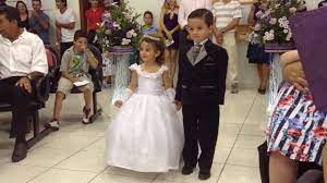 Entrada Das Aliancas Noivinhos Pajem E Daminha Little And Cute Grooms Entry Youtube Como padrinhos e madrinhas de casamentos devem se vestir se o seu par no altar nao e o seu marido / esposa voces deverao entrar em contato antes do casamento para decidir se cada um evite levar o presente para a igreja ou salao, mas caso tenha que partir logo apos o casamento. entrada das aliancas noivinhos pajem e daminha little and cute grooms entry