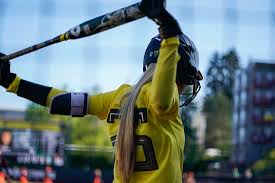 Professional softball player for usssa pride oregon softball alum Oregon Softball S Cruse Diaz Announce Return For Final Year Sports Dailyemerald Com