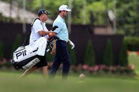 Harris english has a hard time taking college golf seriously because of pull carts. Pga Pro Harris English S Caddie Has Great Story