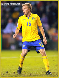 Sedan så är ju som bekant också zlatan ibrahimovic tillbaka i blågult. Sebastian Larsson Fifa Vm Kval 2010 Sverige Sweden