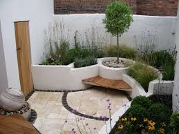 Sitzplatze Im Garten Modern Und Bequem Gestalten Mauergemauert Senkgarten Patio Gartengestaltung Ideen Paperwingsmedia Vorgarten Modern Garten Vorgarten