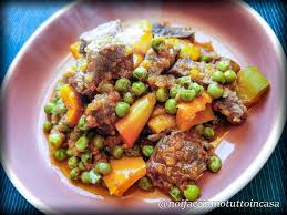 Spezzatino con peperoni e patate. Spezzatino Di Manzo Con Peperoni E Piselli Noi Facciamo Tutto In Casa