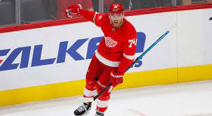 Although some major names may be highlighted in separate articles, this is where you'll find see more at pro hockey rumors. Madison Bowey Agrees To Two Year Contract With Blackhawks