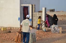 بالصور مركز الملك سلمان للإغاثة يوزع مساعدات إيوائية في المهرة صحيفة المواطن الإلكترونية