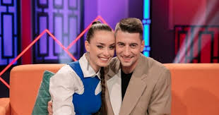 А все потому, что парень не хотел с ней целоваться! Holostyachka Kseniya Mishina I Aleksandr Ellert Priznalis Kak Neskolko Mesyacev Skryvali Chto Zhivut Vmeste Tv Ua