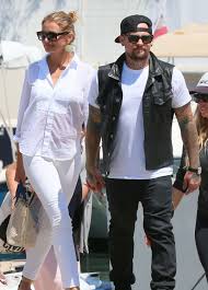 Cameron diaz and benji madden's 100 guests enjoyed a reception in a large backyard tent at the actress' beverly hills home on jan. Wow Cameron Diaz And Benji Madden Reportedly Getting Married Tonight Cameron Diaz And Benji Cameron Diaz Cameron Diaz Style