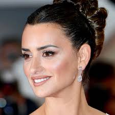 Penelope cruz store swarovski earrings