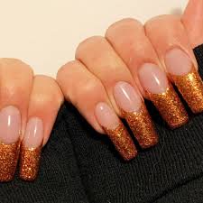 Gold attach brightness should be a basic for any attach art enthusiast. 12 Of The Best Gold Accented Nail Looks Gold Manicure Ideas British Vogue