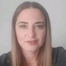 Kaye Manning's Instagram, Twitter & Facebook