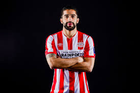 Een wedstrijd van psv in het philips stadion. Official Psv Confirm Signing Of Defender Ricardo Rodriguez From Ac Milan