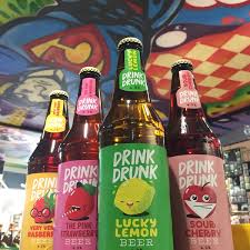 Sonja oli omien sanojensa mukaan tullut tukemaan puolisoaan tämän tärkeänä hetkenä. Drink Drunk Beer Store In Wrangelkiez