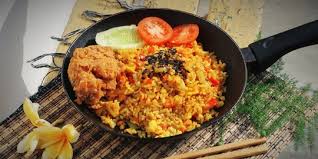 Tips utk masak nasi goreng ala jualan abg2 kaki lima itu kuncinya di bumbu dan kompor,mereka identik. Resep Nasi Goreng Kuning Gurih Kaya Rempah Merdeka Com