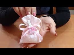 Sacchetto bomboniere tutorial / sacchetto di carta fai da te per regali e bomboniere crea idee : Sacchetto Bomboniera Porta Confetti Semplice Tutorial Cucito Creativo Youtube Bomboniera Tutorial Colla Per Tessuti