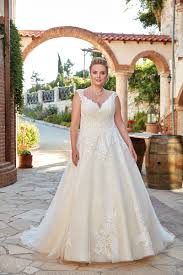 Elegante schnitte und extravagantes design mit prunkvoller stickerei. Eddy K Curvy Brautkleider Sissi Brautmoden Magdeburg