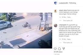 Jaminan kecelakaan kerja adalah manfaat berupa uang tunai dan atau pelayanan kesehatan yang diberikan ketika karyawan mengalami kecelakaan kerja atau sakit. Viral Video Detik Detik Kecelakaan Dua Sepeda Motor Adu Banteng Di Wajo Halaman All Kompas Com