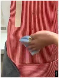 Protegez Vos Vetements Contre Les Eclaboussures Et Les Taches Avec Le Tablier Impermeable Reglable Avec Point De Vel En 2020 Tablier Cuisine Tablier Projets De Couture