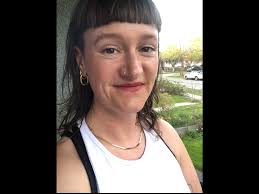 Keri Tomlinson's Instagram, Twitter & Facebook