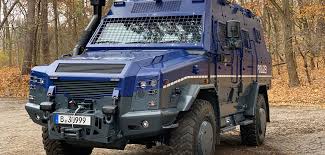 Terörizm , rehine durumları ve kaçırma gibi olağanüstü derecede zor veya hayatı tehdit eden suç durumlarının üstesinden gelmek içindir. Skudsikker Lastbil Til Politiet