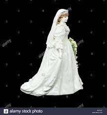 Oder du bist auf eine hochzeit eingeladen und suchst nun ein passendes abendkleid? Ihre Konigliche Hoheit Prinzessin Diana Von Wales In Ihrem Brautkleid Eine Porzellanfigur Von Coalport Cw438 Zum Gedenken An Die Konigliche Hochzeit Stockfotografie Alamy