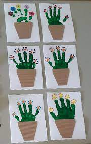 Green Plant Or Cactus Kid Craft Use Your Hands To Make This Cute Art Project Preschool K Paskalya Elisleri Elisi Fikirleri Yeni Yuruyen Bebek Aktiviteleri