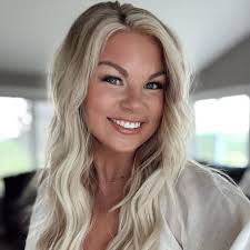 Kelli Hicks (@kellimhicks) • Instagram photos and videos