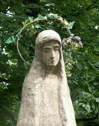 15 Near Genius Diy Concrete Ornaments That Add Beauty To Your Garden Concrete Statues Concrete Garden Statues Concrete Sculpture
