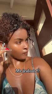 Charisma Vidal (@viralivee)