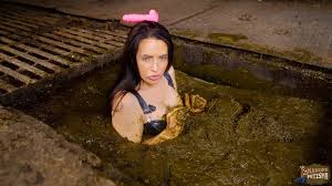 Brooke Maddison Dung Erotica 2 - ManureFetish -