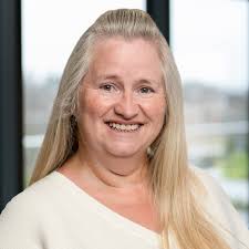 Heidi Allan's Instagram, Twitter & Facebook